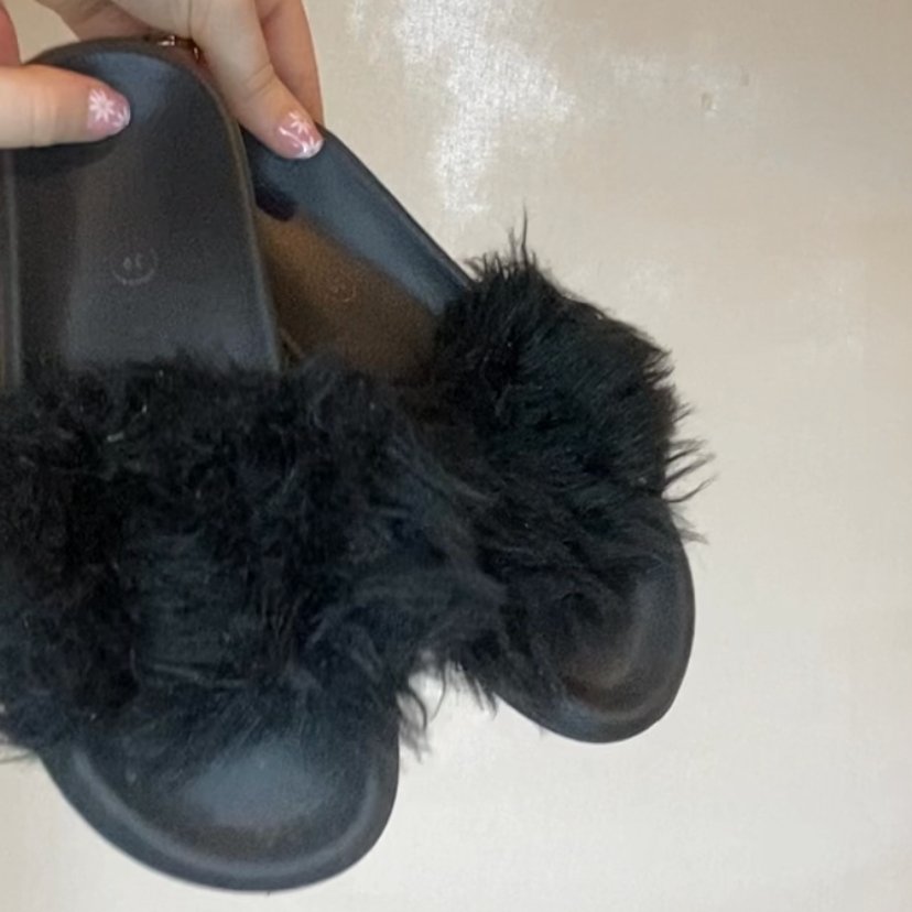 Black Fluffy Slides - Getting Thrifty