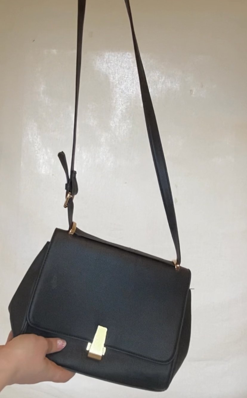 Black & Gold Handbag - Getting Thrifty