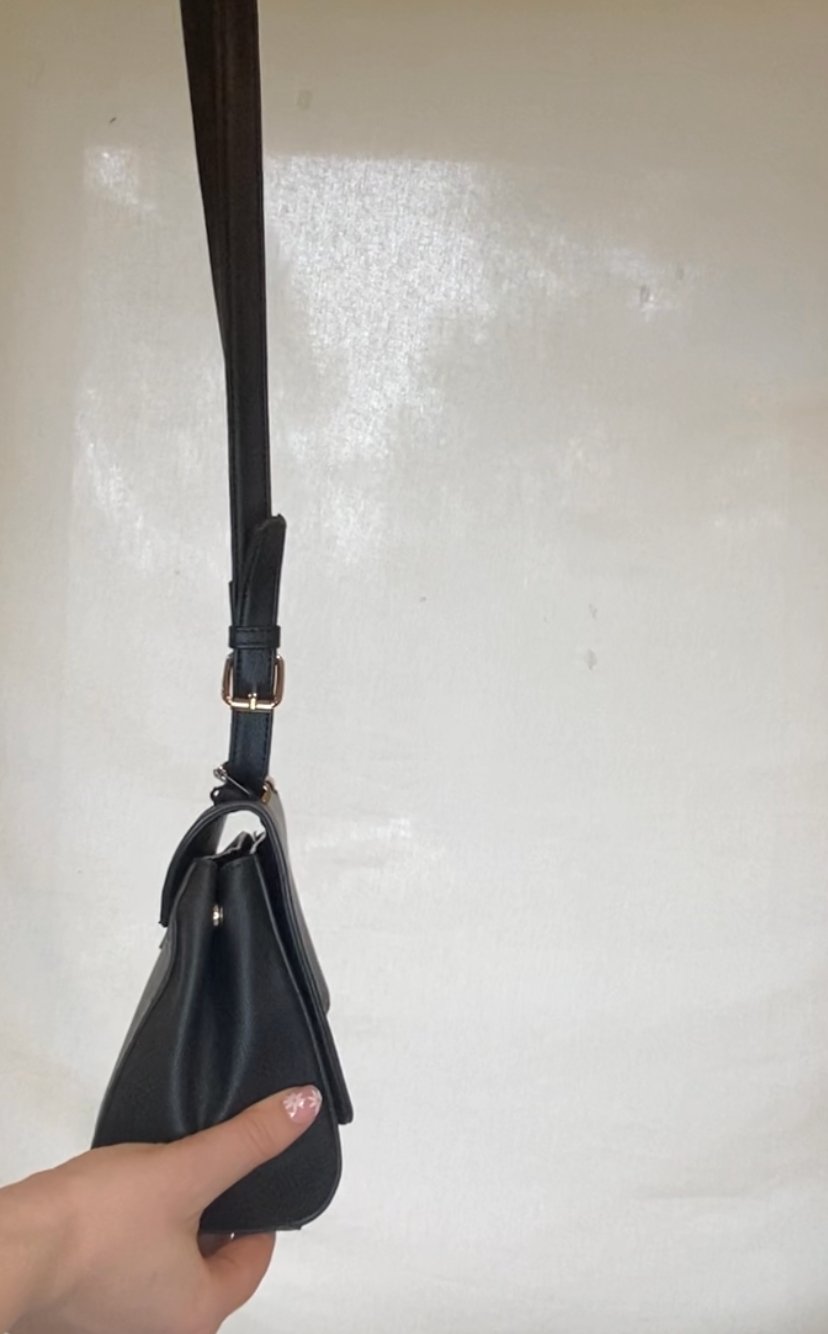 Black & Gold Handbag - Getting Thrifty