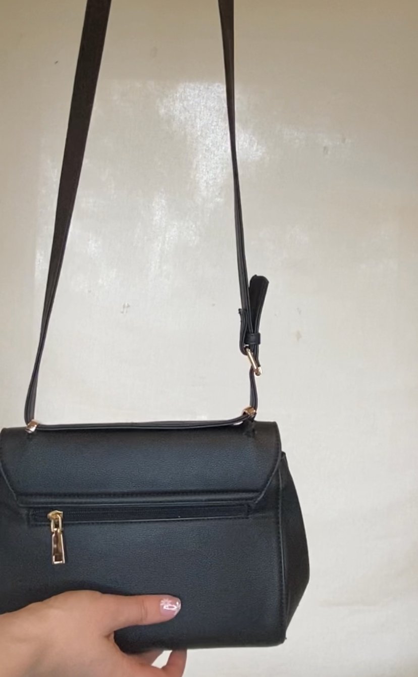 Black & Gold Handbag - Getting Thrifty