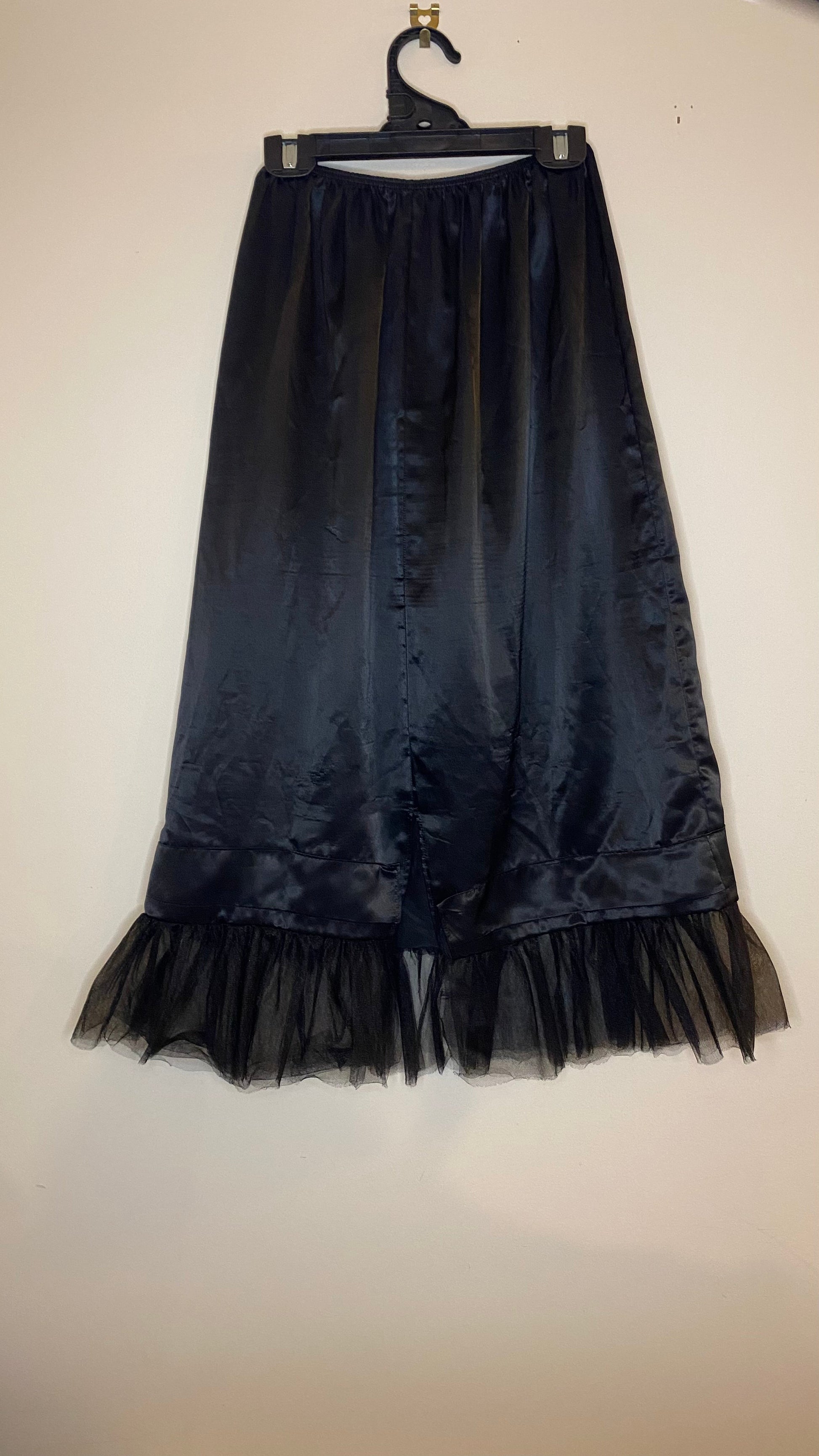 Stunning Black Skirt - Getting Thrifty